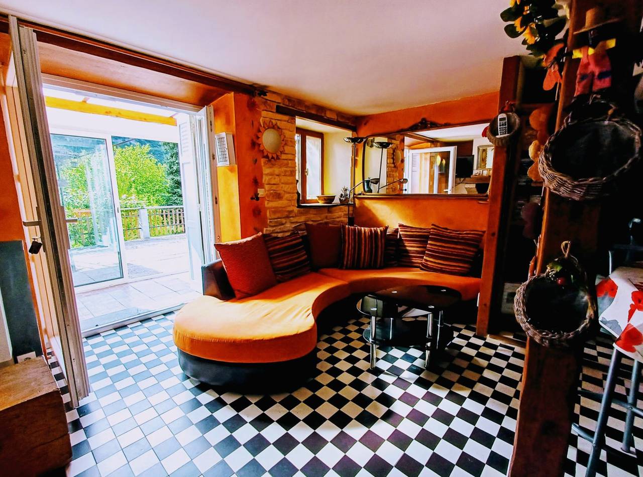 Gîte 85 m² avec terrasse 50 m² vue panoramique, 3 chambres in Alliat, Parc naturel régional des Pyrénées ariégeoises
