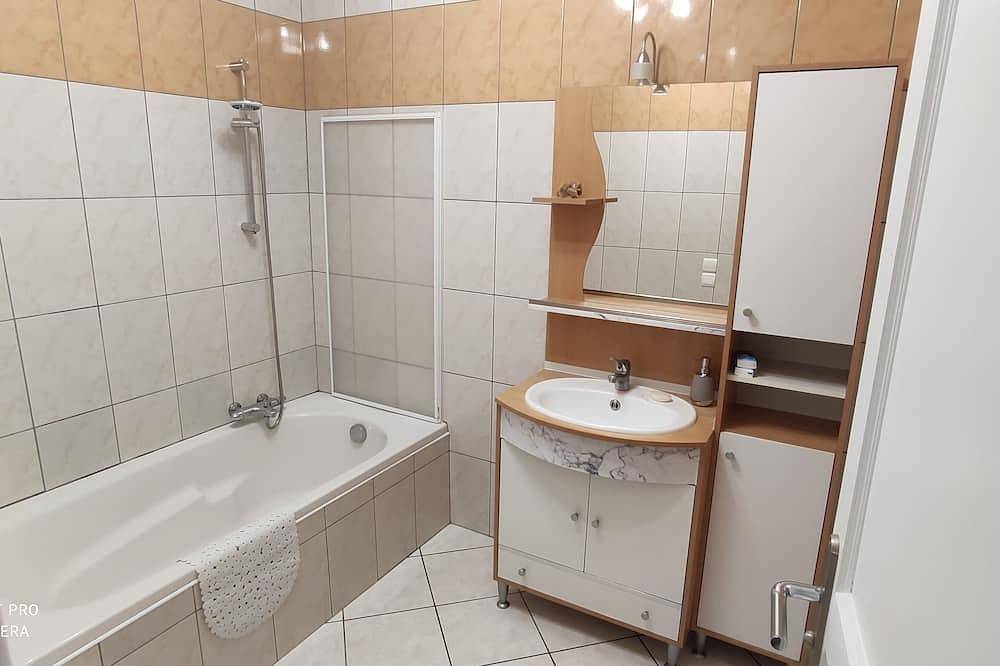 Appartement entier, Appartement spacieux au calme. in Saint-Avold, Région de Forbach