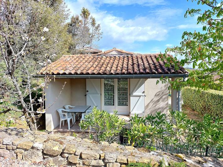 Gîte pour 4 personnes, avec jardin ainsi que terrasse et piscine en Ardèche - 2