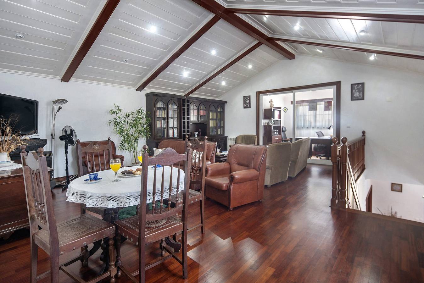Entire apartment, Apartment 'Bettencourt 2 Rooms' with Mountain View, Private Terrace and Wi-Fi in Santa Cruz da Graciosa, Island Graciosa