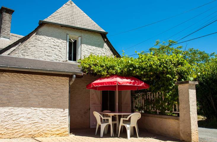 Gîte pour 4 personnes, avec terrasse ainsi que jardin et piscine, animaux acceptés - 1