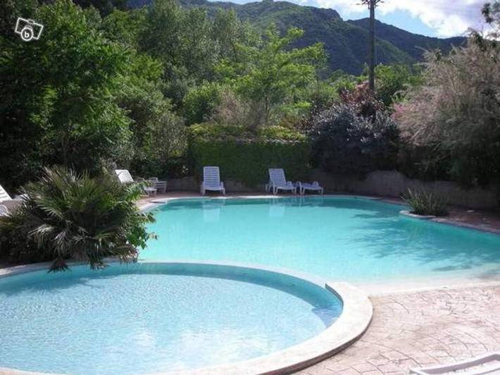 Ferienhaus für 6 Personen, mit Terrasse und Garten sowie Kinderpool und Pool
