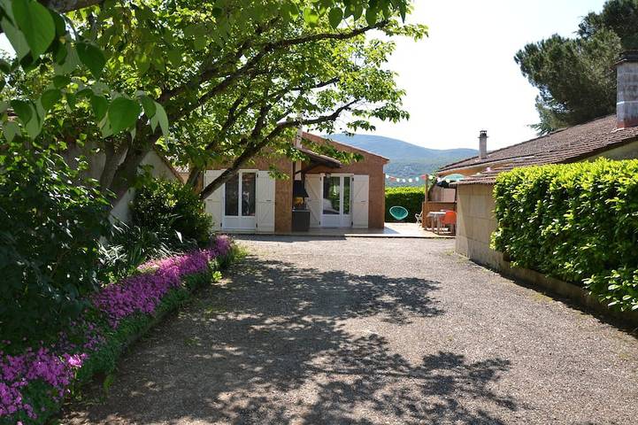 Gîte with barbecue and enclosed terrace close to shops and rivers in Lagorce, Ardèche