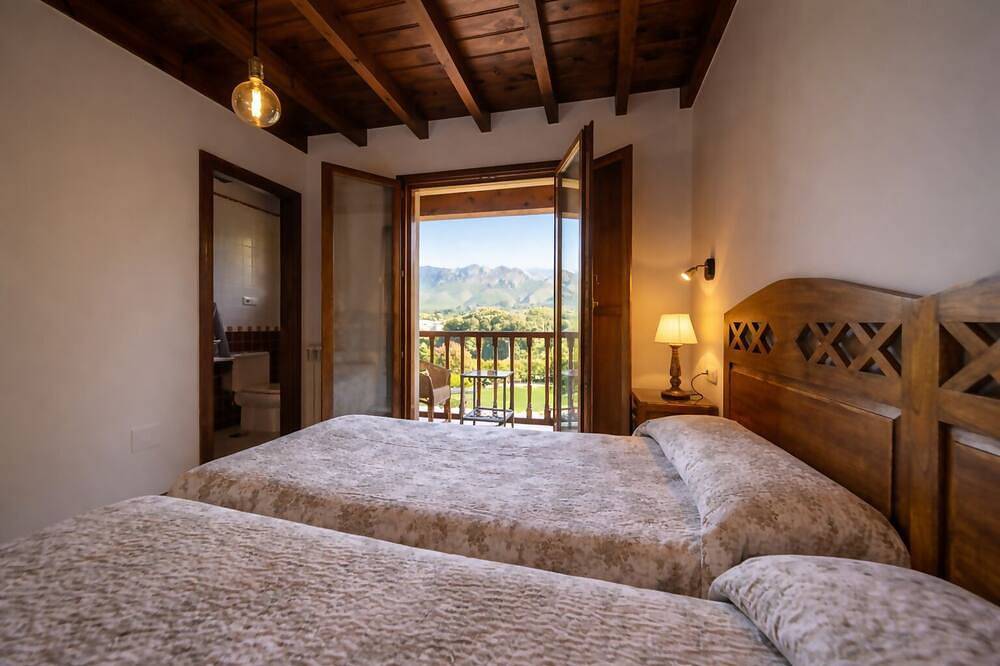 Villa Porrua 1 - Garden, Barbecue and Fireplace in Llanes, Costa Verde (Spain)