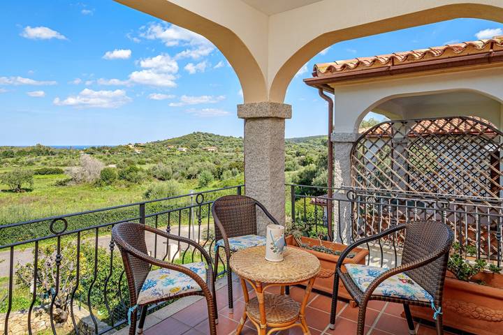 Appartamento intero, Appartamento 'Trilo Panorama' con Vista Mare, Terrazza Privata e Aria Condizionata in Straulas, San Teodoro
