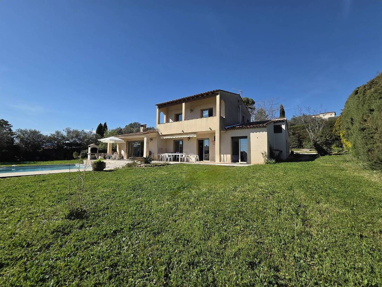 Ganze Ferienwohnung, Villa with garden, swimming pool, Wi-Fi and air conditioning, near the villages of Mouans-Sartoux and Cannes in Mouans-Sartoux, Cannes und Umgebung