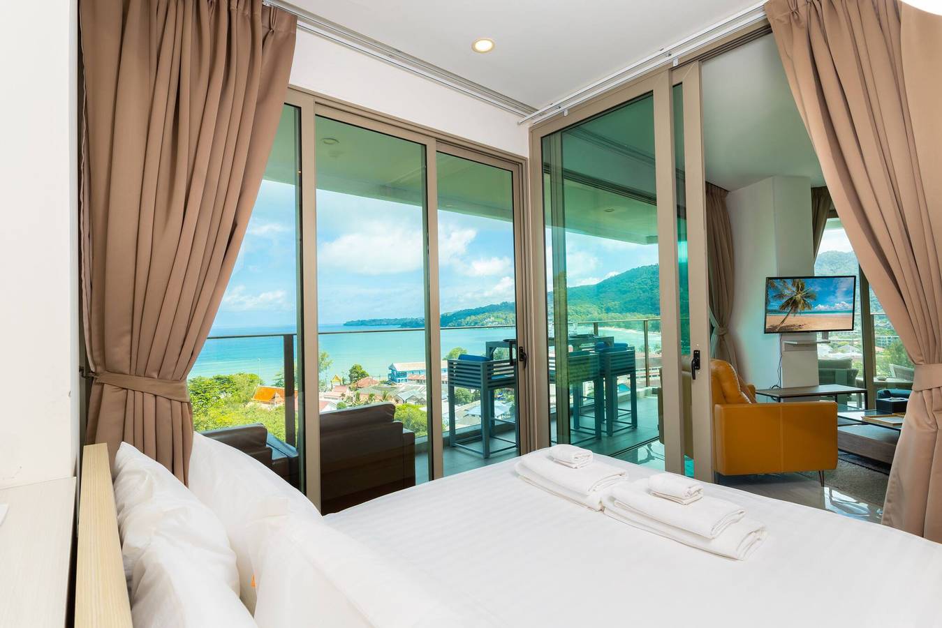 Appartamento intero, Moderno appartamento con vista mare completa, a 4 minuti a piedi dalla spiaggia di Kamala in Kamala Beach, Kamala