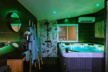 Gîte pour 2 personnes, avec terrasse et jacuzzi à Villeneuve-le-Roi