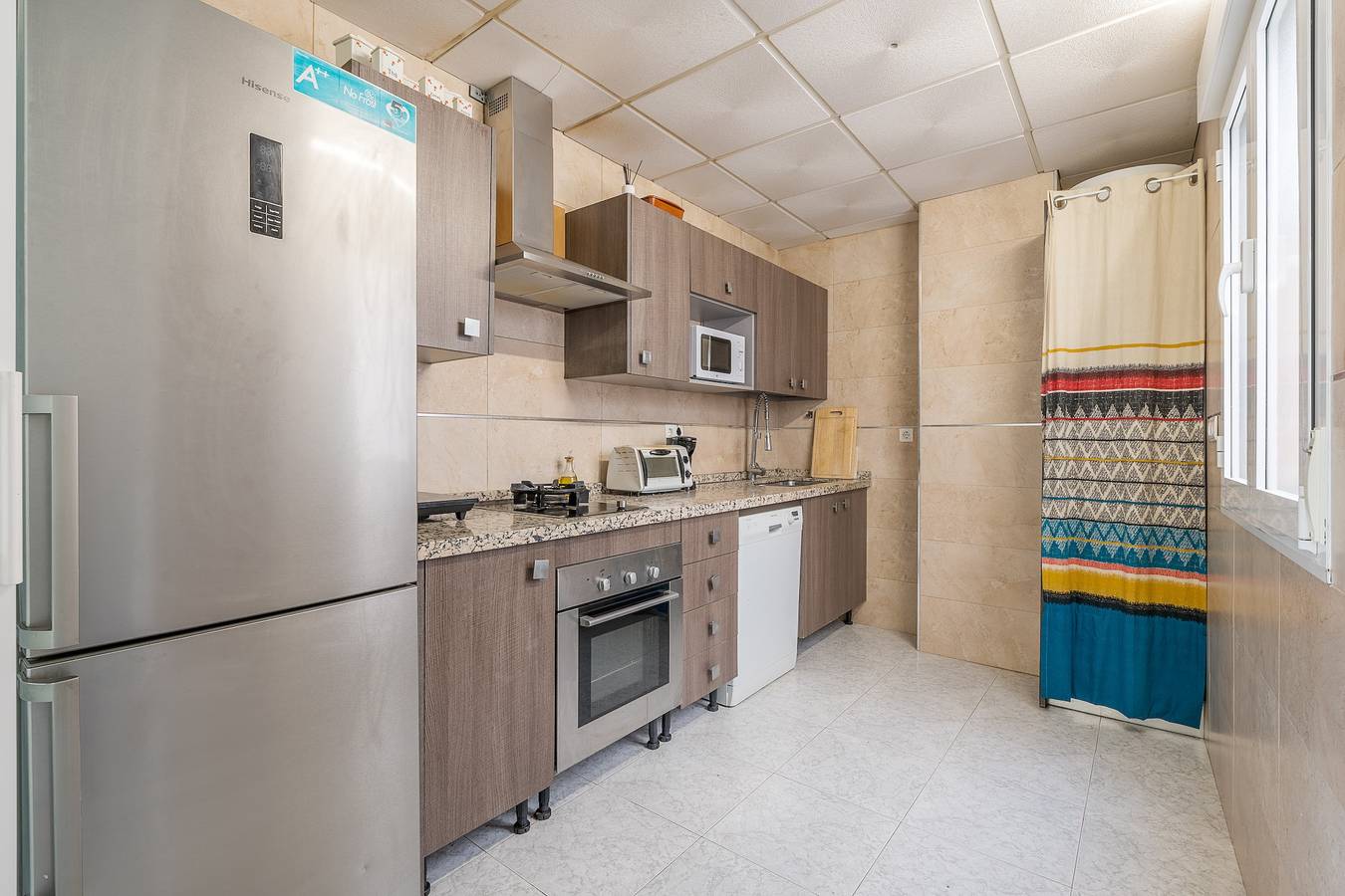 Apartamento entero, Apartamento 'Granada David' con terraza compartida, Wi-Fi y aire acondicionado. in Beiro, Granada