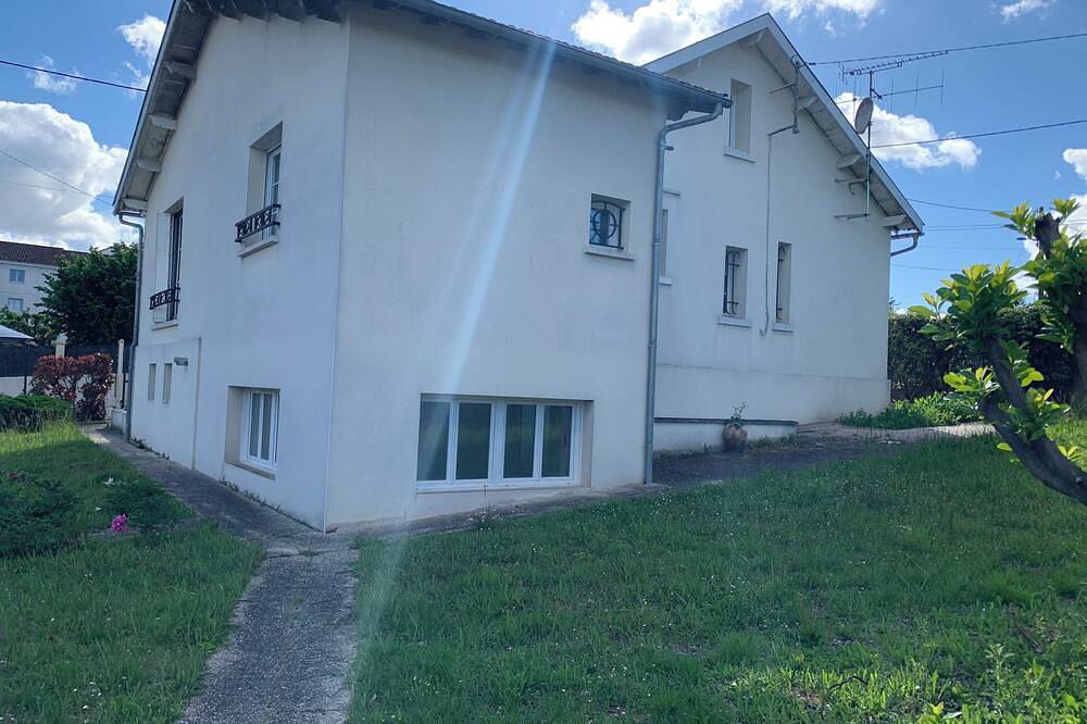 Cognac - Quiet residential area - 620 m2 wooded plot, in Cognac, Charente