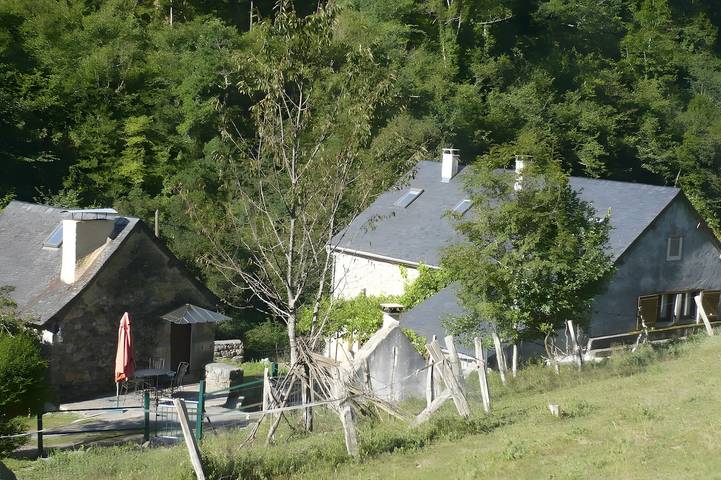 Location de vacances pour 11 personnes, avec jacuzzi ainsi que jardin et sauna, adapté aux familles dans vallée d'Aspe - 3