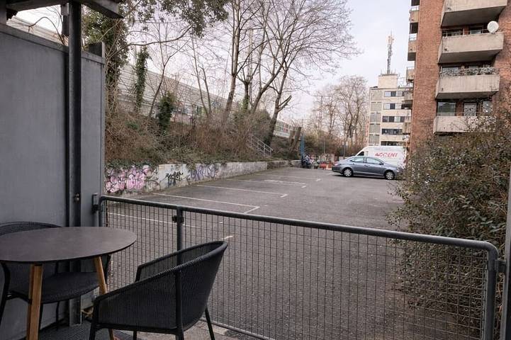 Ganze Wohnung, 1A-Lage Aachener Str.: Cafés, Park und Stadt! in Köln, Rheinland