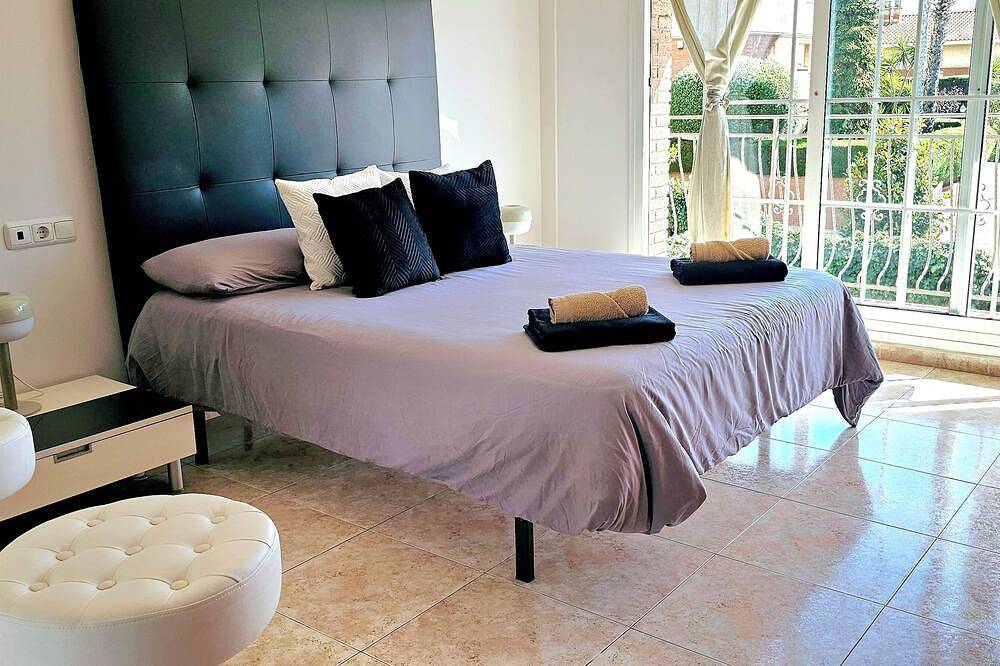 Family House With  Pool Very Close To The Beach in Supermaresme, San Vicente de Montalt