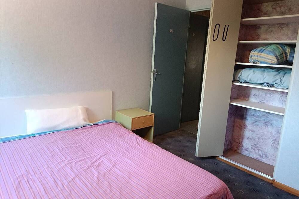 Acogedora y tranquila habitación doble con amplio escritorio in Fruges, Montreuil (Região)