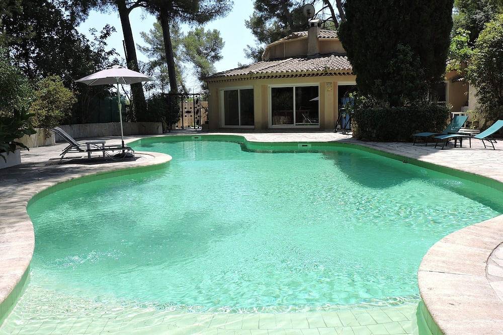 Maison de Campagne Avec Piscine Privée in Aubagne, Marseille region