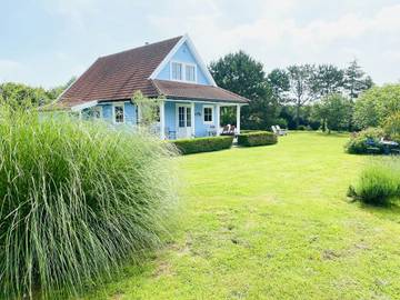 Location de vacances pour 7 personnes, avec jardin et terrasse, adapté aux familles à Les Moitiers-d'Allonne