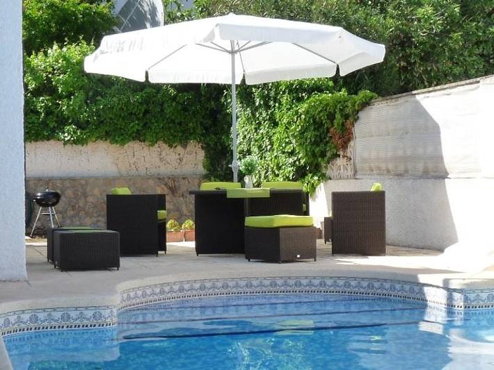 Chalet para 6 personas, con piscina además de terraza y jardín en Marina Baja - 4