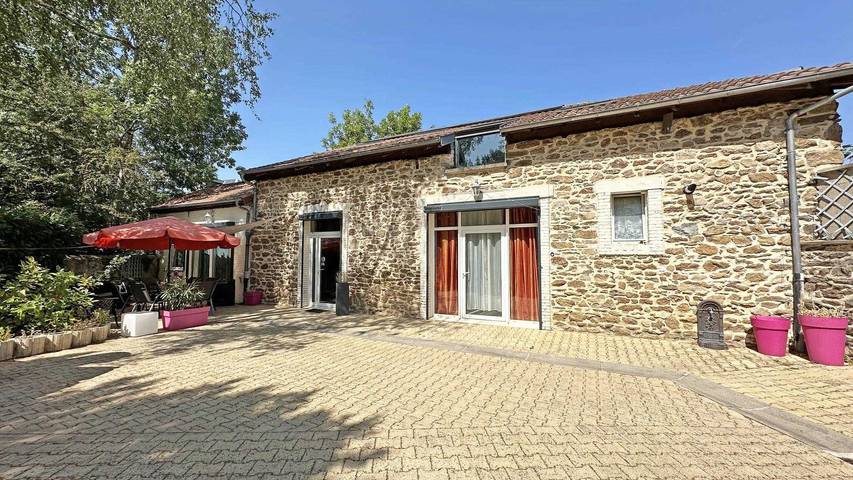 Gîte pour 8 personnes, avec Jacuzzi et Terrasse ainsi que Jardin et Piscine à Limoges