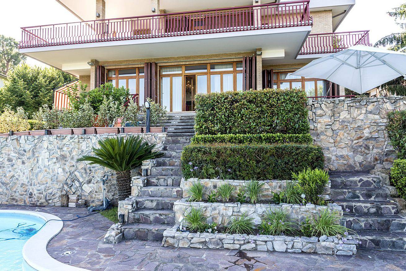 Apartamento entero, Mia House Garden - Macerata, portion of a villa with swimming pool in Macerata, Provincia de Macerata