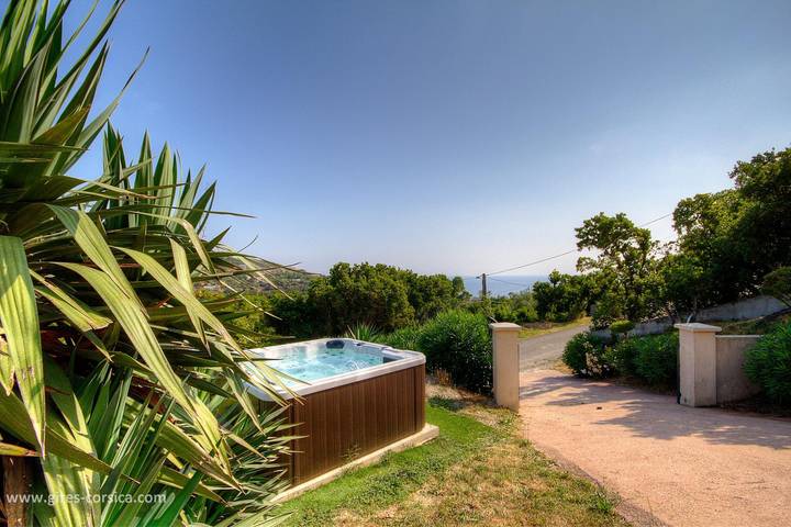 Gîte pour 6 personnes, avec Jacuzzi et Terrasse ainsi que Jardin et Piscine à Sisco - 3