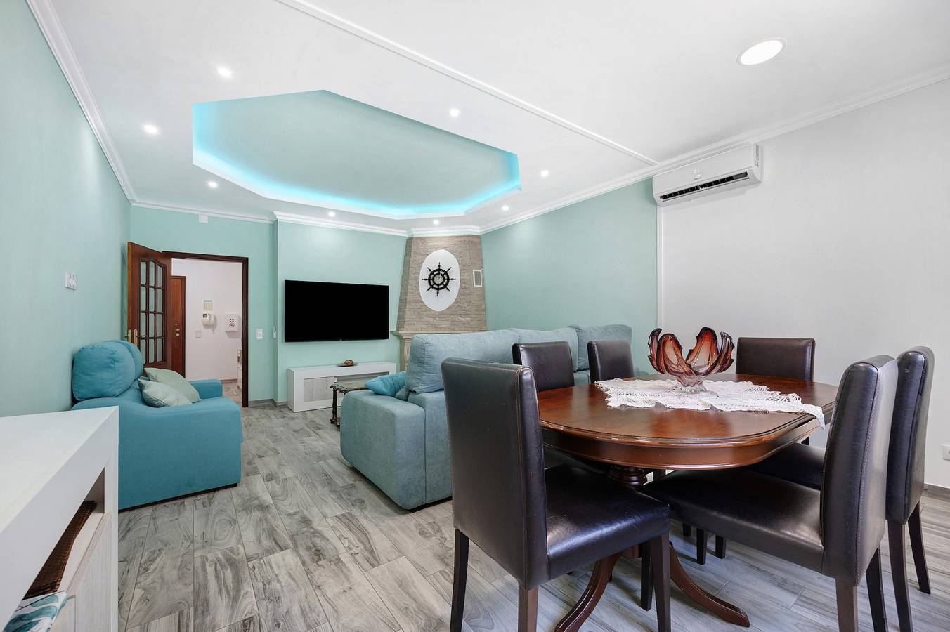 Apartamento inteiro, Apartamento Casa Violeta com Terraço, A/C & Wi-Fi in São Sebastião, Lagos