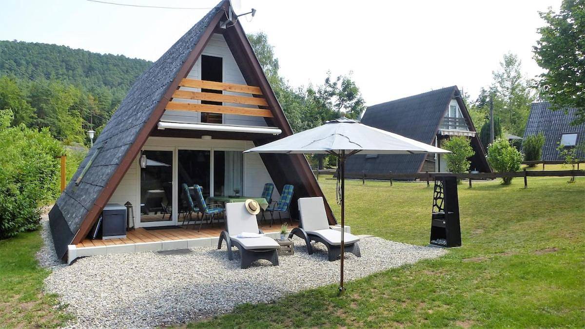 Eichhörnchen-In der Natur Zuhause-Ferienhaus mit Fass Sauna im Garten und moderner Klimaanlage in Gossersweiler-Stein, Trifelsland