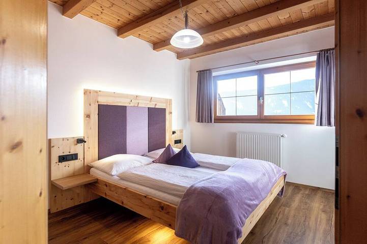 Ferienwohnung für 6 Personen, mit Balkon und Whirlpool sowie Garten