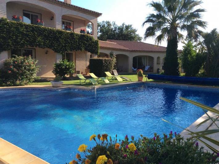 Gîte pour 4 personnes, avec piscine ainsi que terrasse et jardin à Saint-Féliu-d'Avall