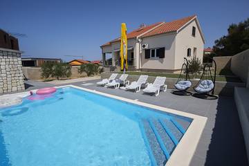Villa für 8 Personen, mit Garten und Balkon auf Pag