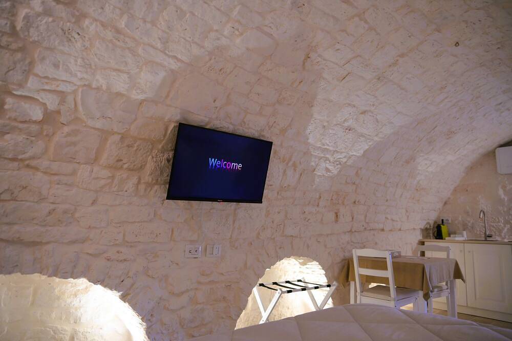 Cummersa - Campanile Inn;\ncomfortable room in  historic building in Locorotondo in Locorotondo, Bari Province