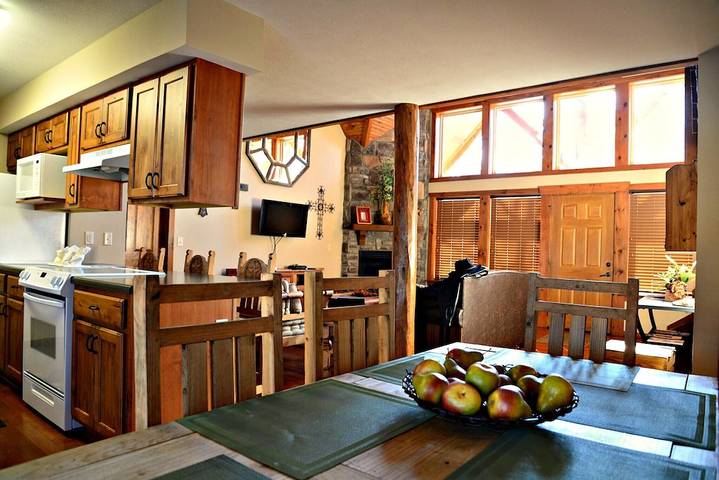 Lodge for 16 people, with pool and hot tub in Table Rock Lake