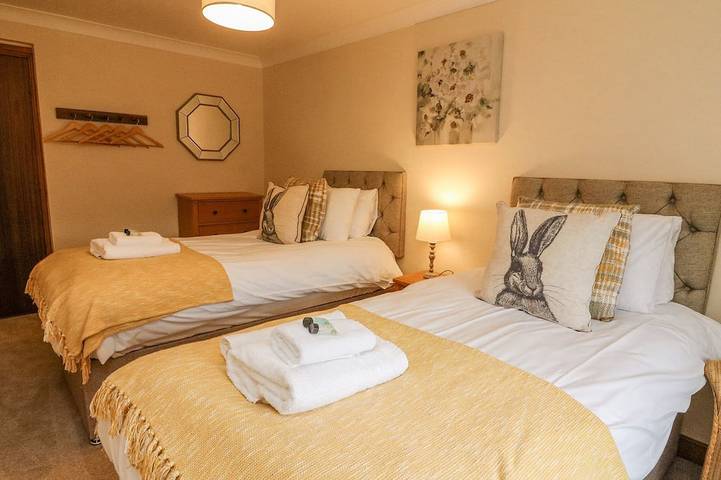 No. 2 The Mews, pet friendly in Kirkby Lonsdale in Kirkby Lonsdale, Yorkshire Dales National Park