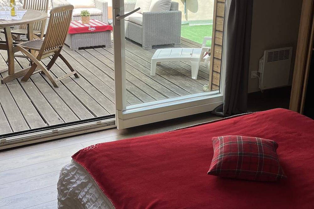 Entire apartment, Gite Edelweiss with terrace and parking in the heart of Eguisheim, 10km from Colmar in Eguisheim, Parc naturel régional des Ballons des Vosges