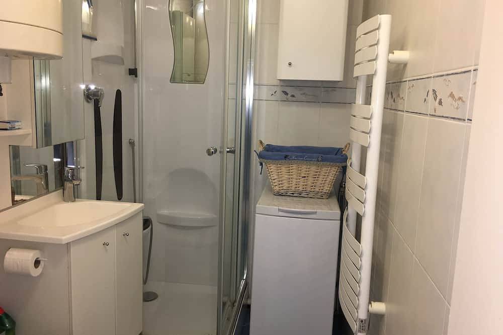 Geheel appartement, Nabij Strand Fijn zand, T3 Airconditioning + Garage, Zwembad, Winkels, Kalm in Bormes-les-Mimosas, Nationaal park Port-Cros