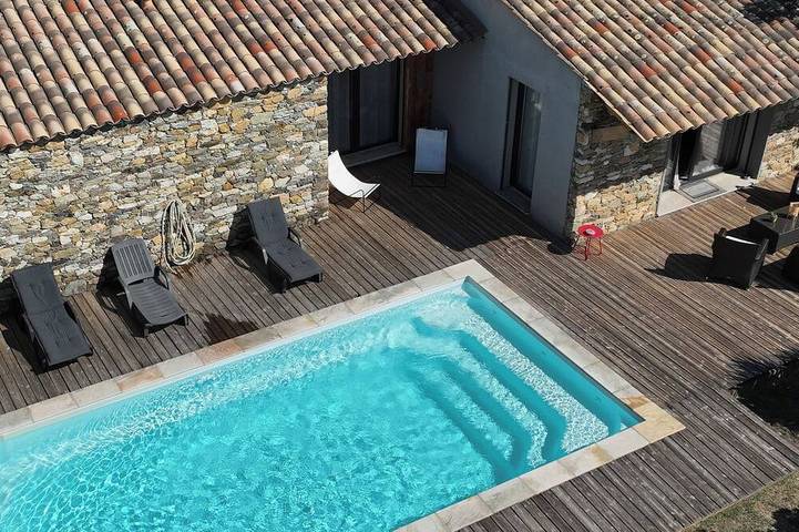 Location de vacances pour 8 personnes, avec terrasse et jardin à Barbaggio