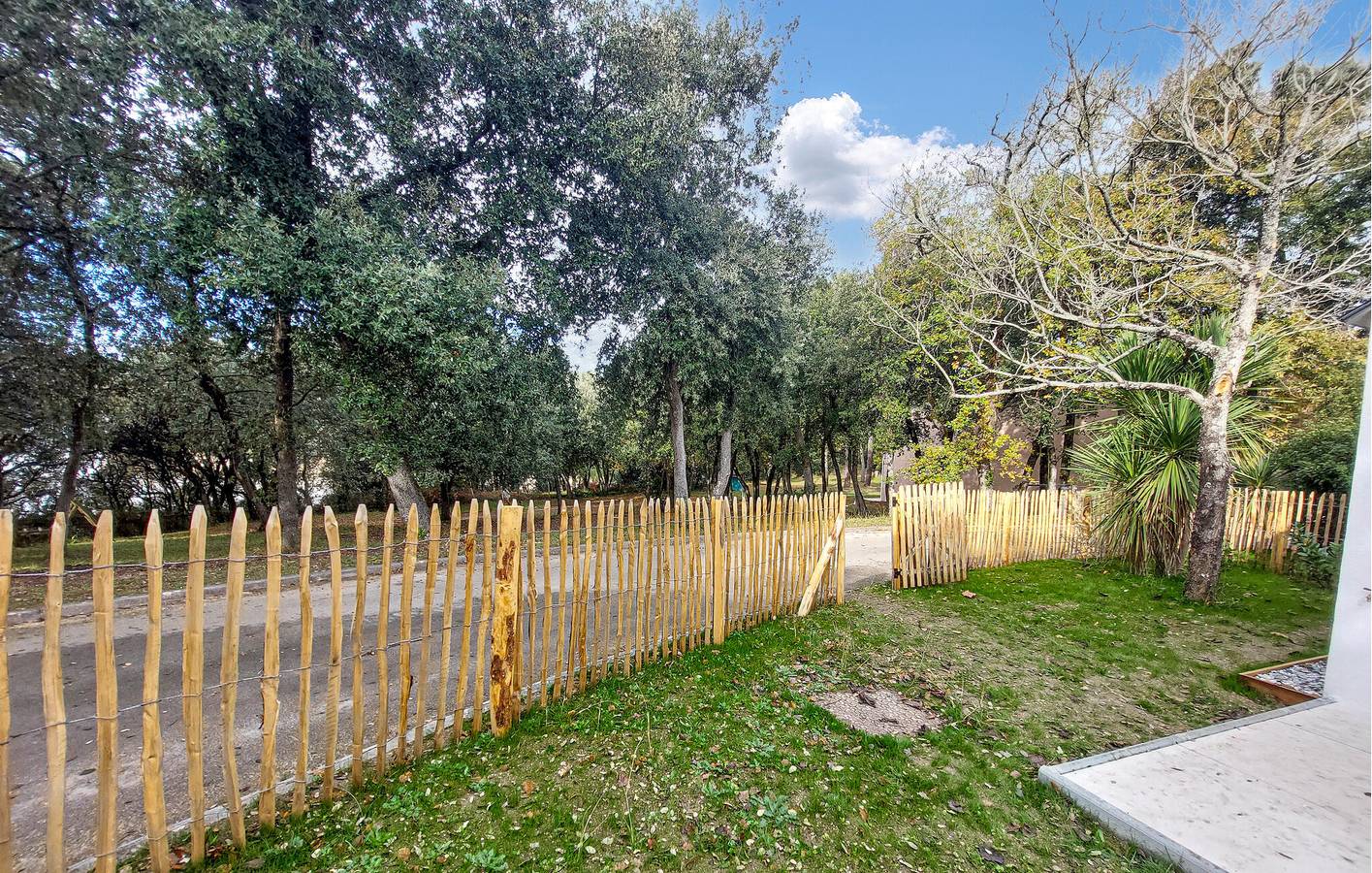 Cozy Apartment with Garden near Plage de Saint-Georges in Meschers-sur-Gironde, Saintes region