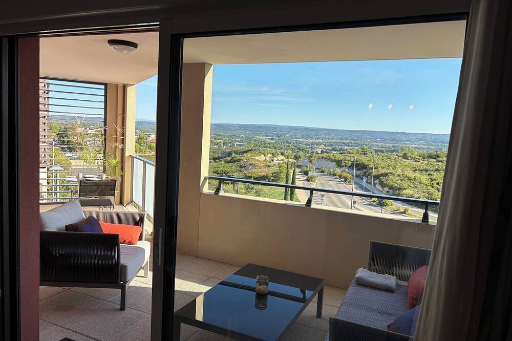 Ganze Wohnung, 45m2 T2 apartment with large terrace overlooking Sainte Victoire in Aix-en-Provence, Aix-en-Provence und Umgebung