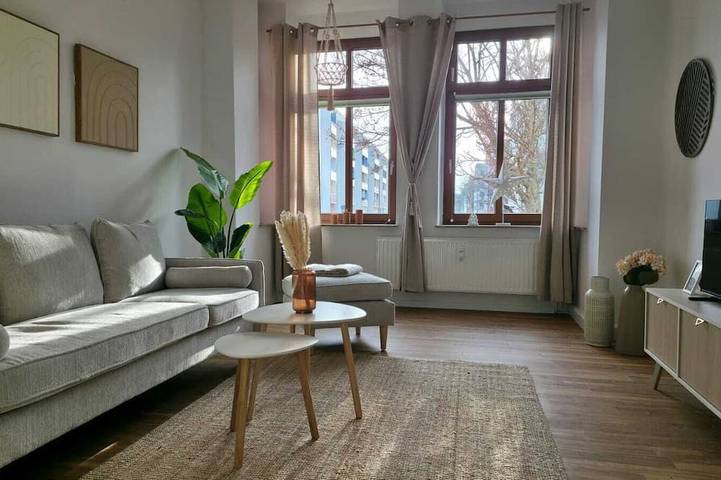 Entire apartment, Cream & Cozy Apartment - Central 62 m² Boxspring beds Wlan Coffee Tv in Magdeburg, Elbe-Börde-Heide