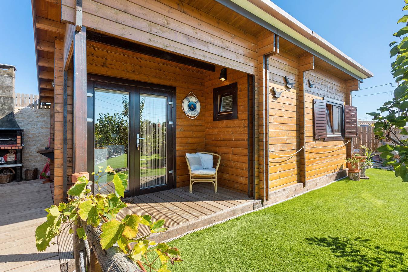 Hütte 'Casa Em Madeira Com Jardim Privado' mit privater Terrasse, privatem Garten und Wlan in Peniche, Leiria District
