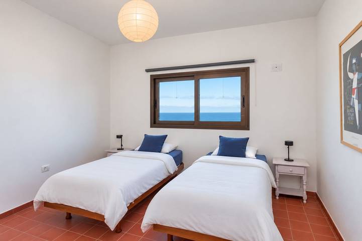 Entire apartment, Guestready - Beachfront Bungalow Sunsets in Los Llanillos, Frontera