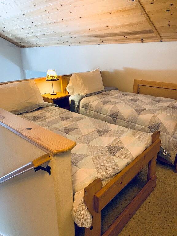 Reihenhaus, Möbliert Familienfreundlich, gegenüber Recreation Center & Deli in Truckee, Donner Lake