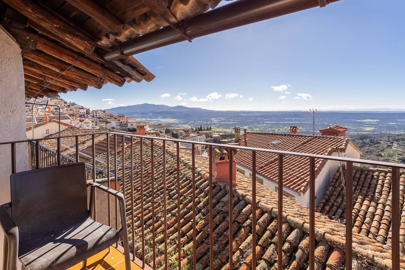 Ferienhaus 'La Casita Del Portal' mit Bergblick, Wlan und Klimaanlage in Pedro Bernardo, Valle del Tiétar