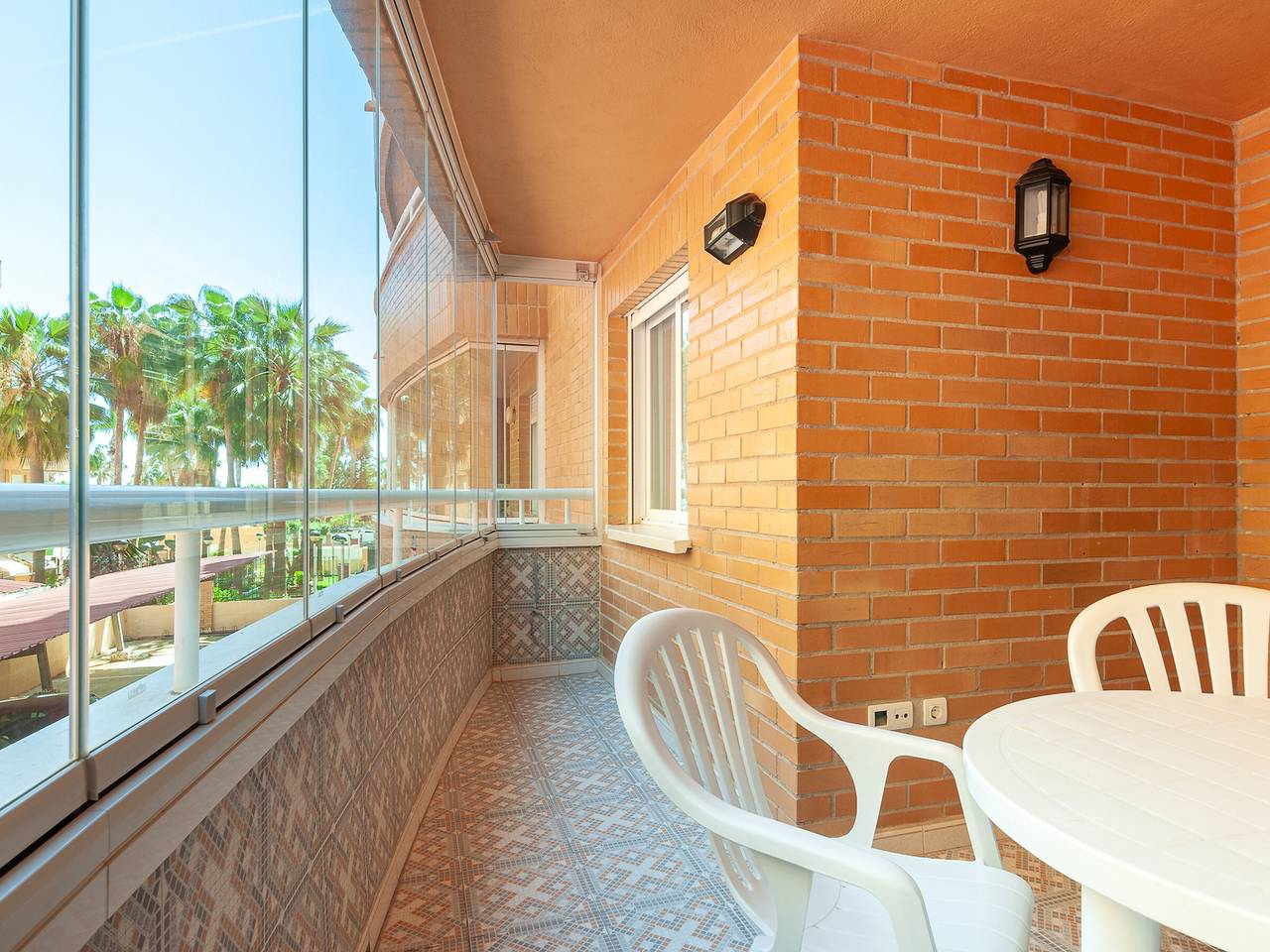 Entire apartment, Beachfront Apartment in Oropesa del Mar for 4 with Pool, Parking, and Terrace in Marina d'Or, Oropesa del Mar