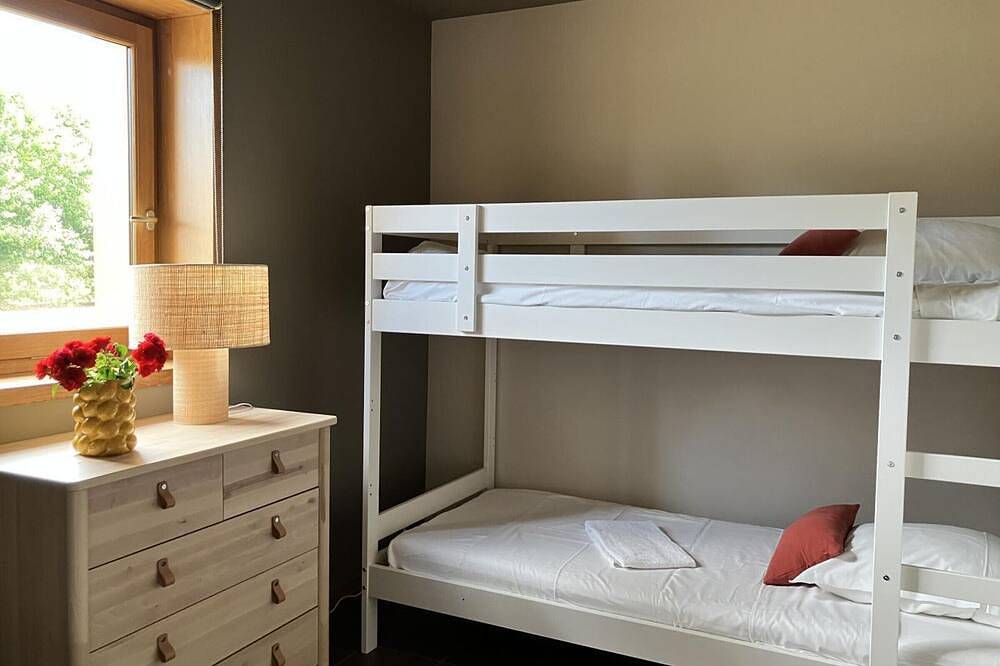 Amplio alojamiento en Montbeugny, para 14 personas, se admiten mascotas in Montbeugny, Allier (desambiguación)