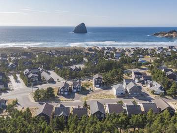 Vacation House for 8 Guests in Pacific City, Tillamook County, Picture 3