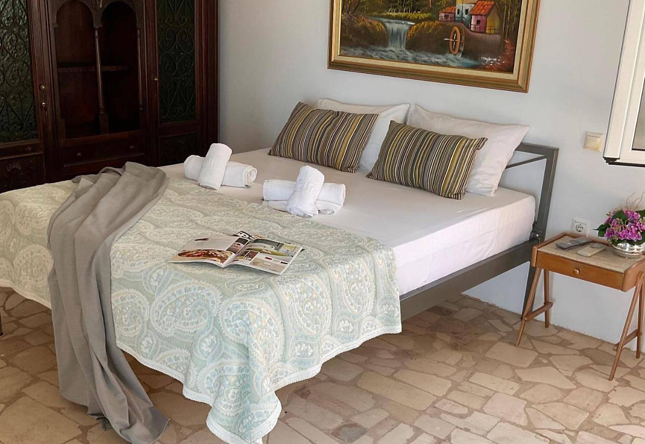 King Size bed, Terra relaxa, Vista al mar, near Achilleio in Πέραμα, Κέρκυρα