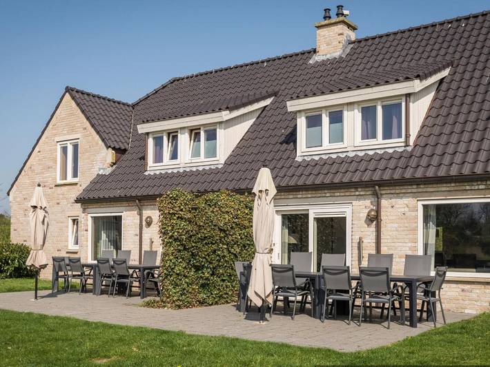 Vakantiehuis voor 10 personen, with Terras and Tuin as well as Zwembad and Sauna in Nederlandse waddeneilanden