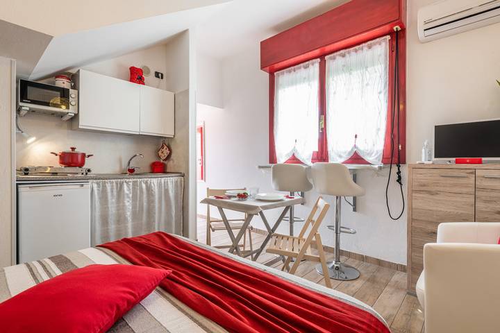 Entire apartment, Holiday Apartment Stella Rossa with A/C and Wi-fi in Crabonaxa/Villasimius, Villasimius