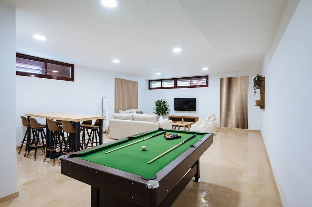 Luxury villa in Sevilla - Pool, Terrace & Gameroom in Montequinto, Dos Hermanas