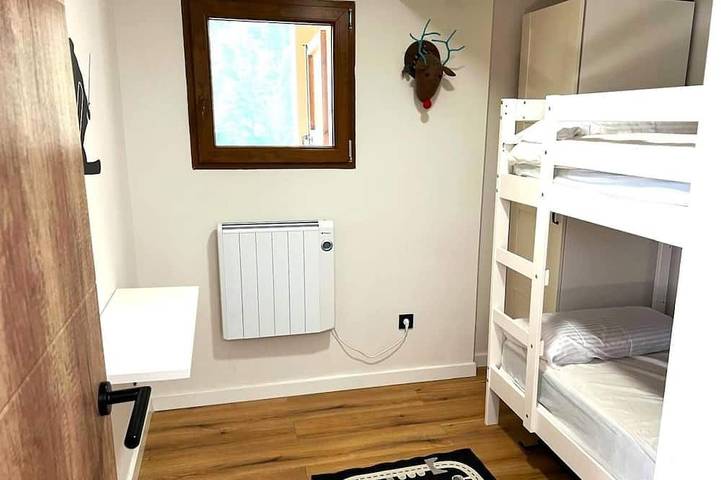 Apartamento entero, Planta Baja 3 hab. con Chimenea, Patio Privado y WiFi in La Molina, Alp
